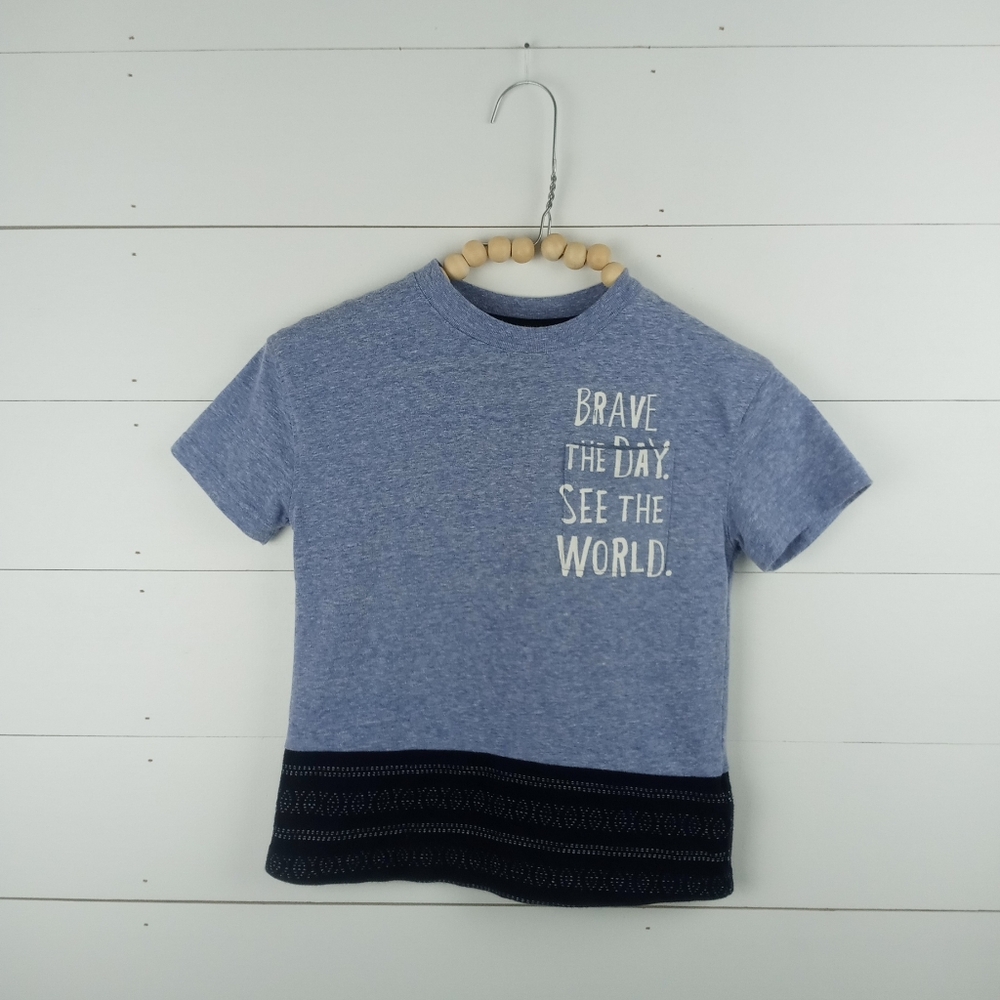 Cat & Jack boys size 4-5 blue brave the day see the world tshirt crewneck